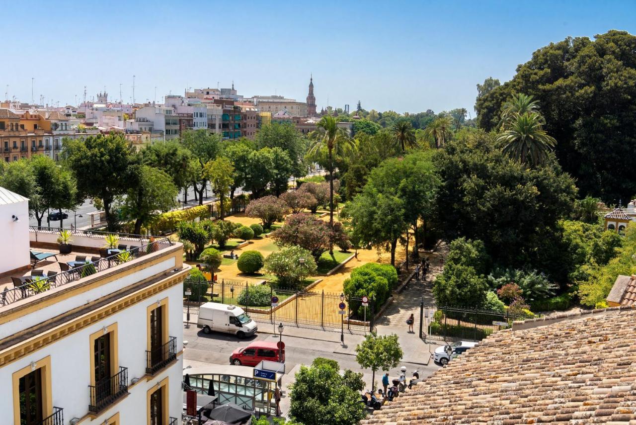 Palacio Del Siglo XVII Frente A Los Jardines De Murillo Apartment Seville Exterior photo